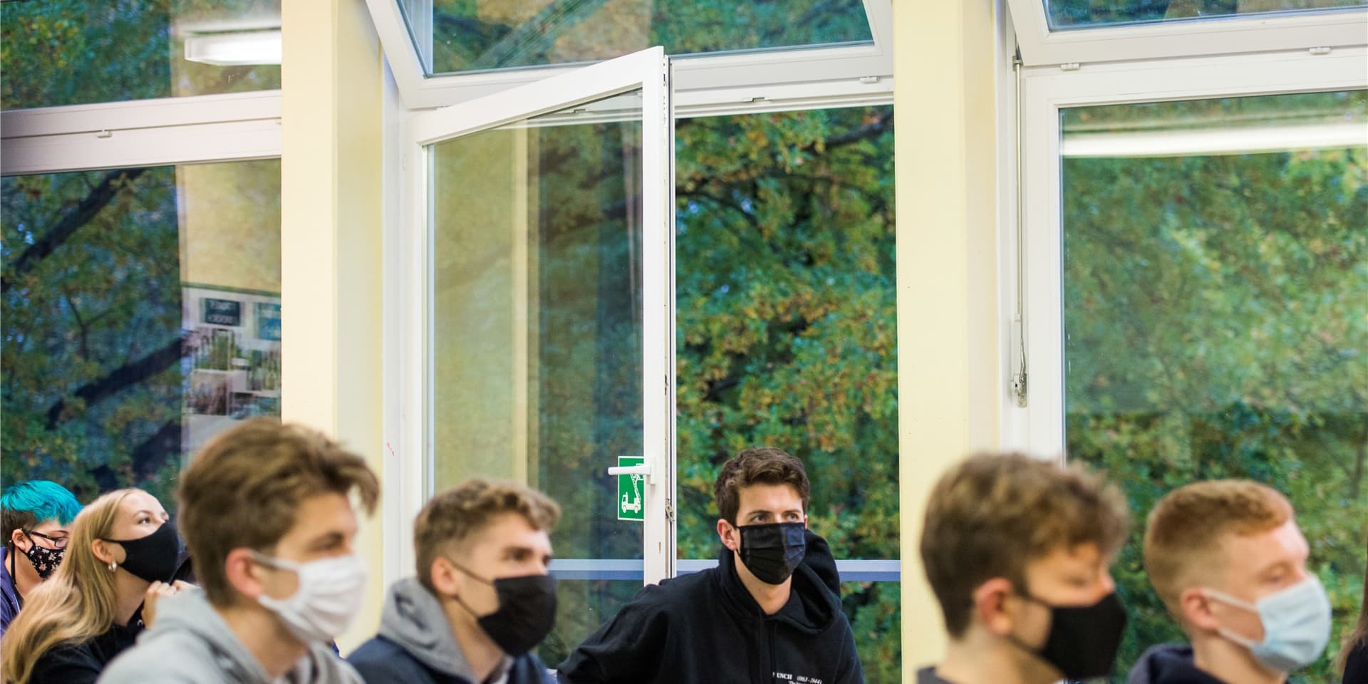 Schnelltests könnten nach Auffassung von Virologen in Schulen dazu beitragen, wieder schrittweise Normalität herzustellen.