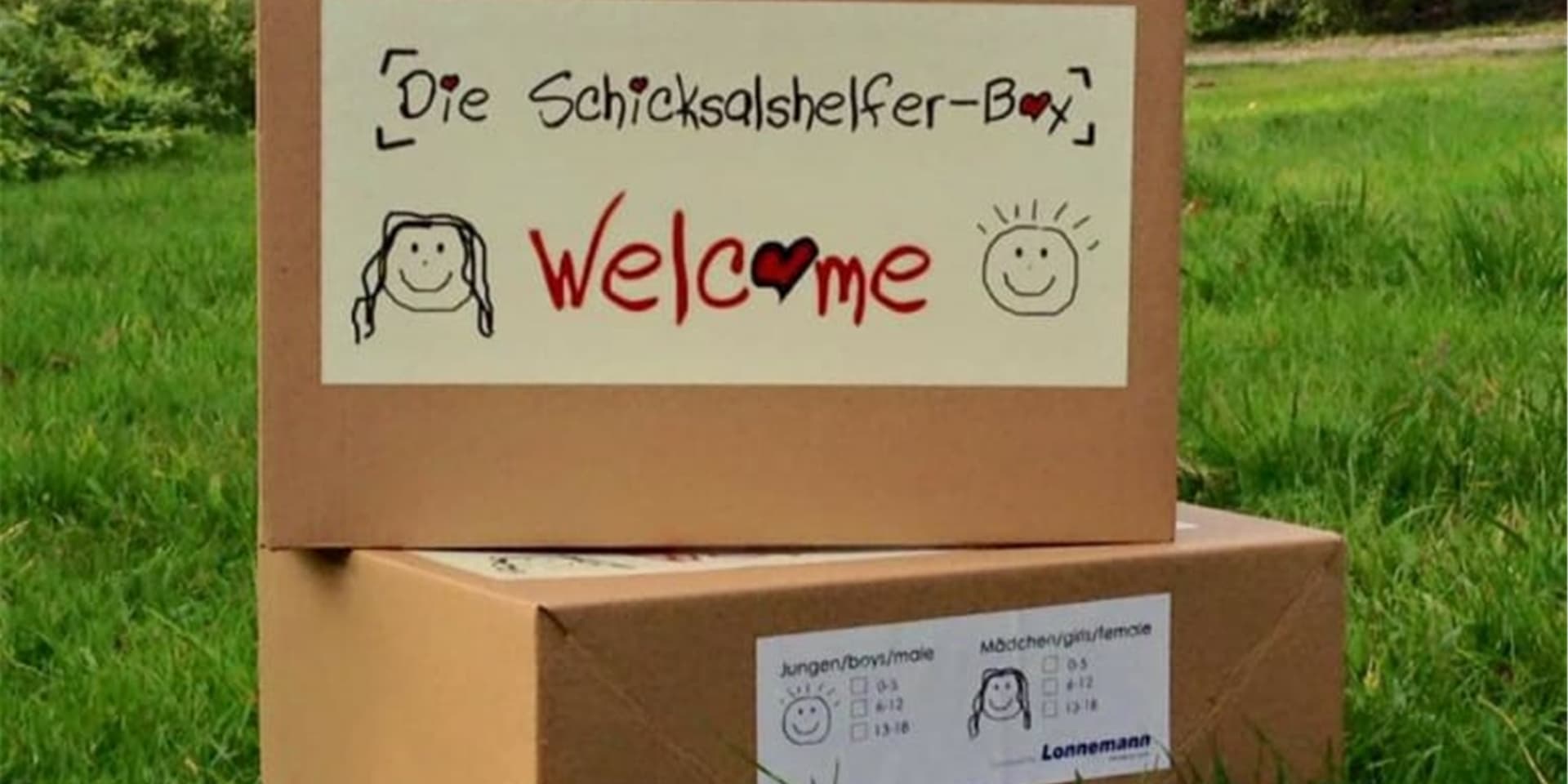 2015 beschenkten die Schicksalshelfer Flücktlingskinder zu Weihnachten mit den Schoicksalshelfer-Boxen. Jetzt sind durch Corona vereinsamte Senioren an der Reihe.