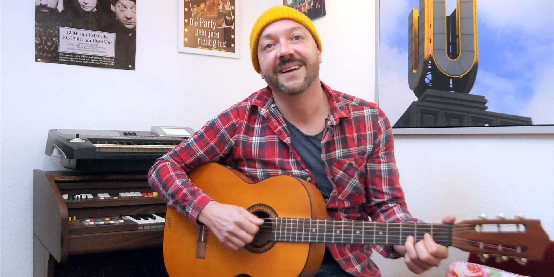 Im Tonstudio unter dem Dach seines Hauses am Beckenkamp komponierte und schrieb Michael Blaschzyk das Lied „Du mein Schwerte“.
