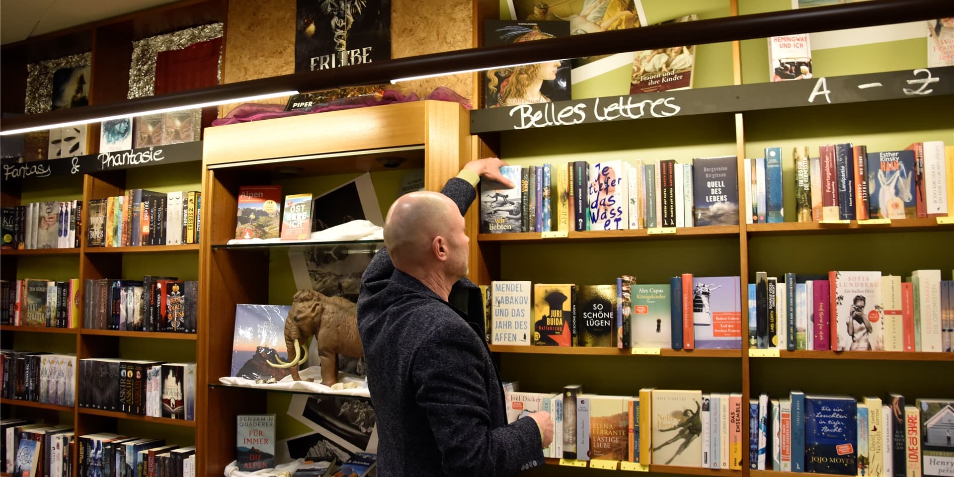 Die Stöberstunde nach der offiziellen Öffnungszeit findet bei Bücher Beckmann guten Anklang.