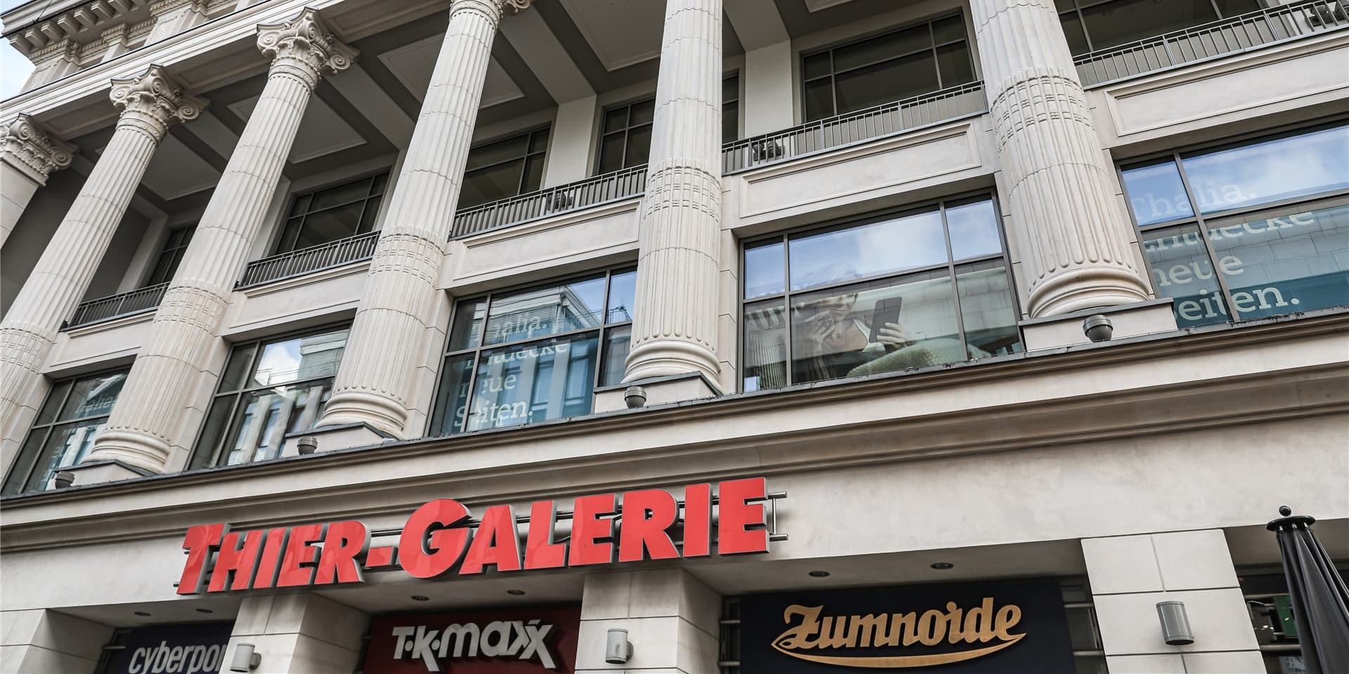 Einige Geschäfte in der Thier-Galerie in Dortmund sind größer als 800 Quadratmeter und dürfen ab Dezember nur noch die Hälfte der Kunden gleichzeitig in den Laden lassen.