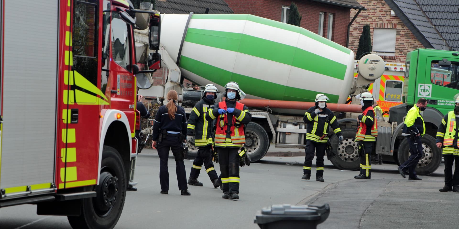 Ein 84-Jähriger geriet am Donnerstag bei dem Versuch, die Straße zu überqueren, unter einen Betonmischer.