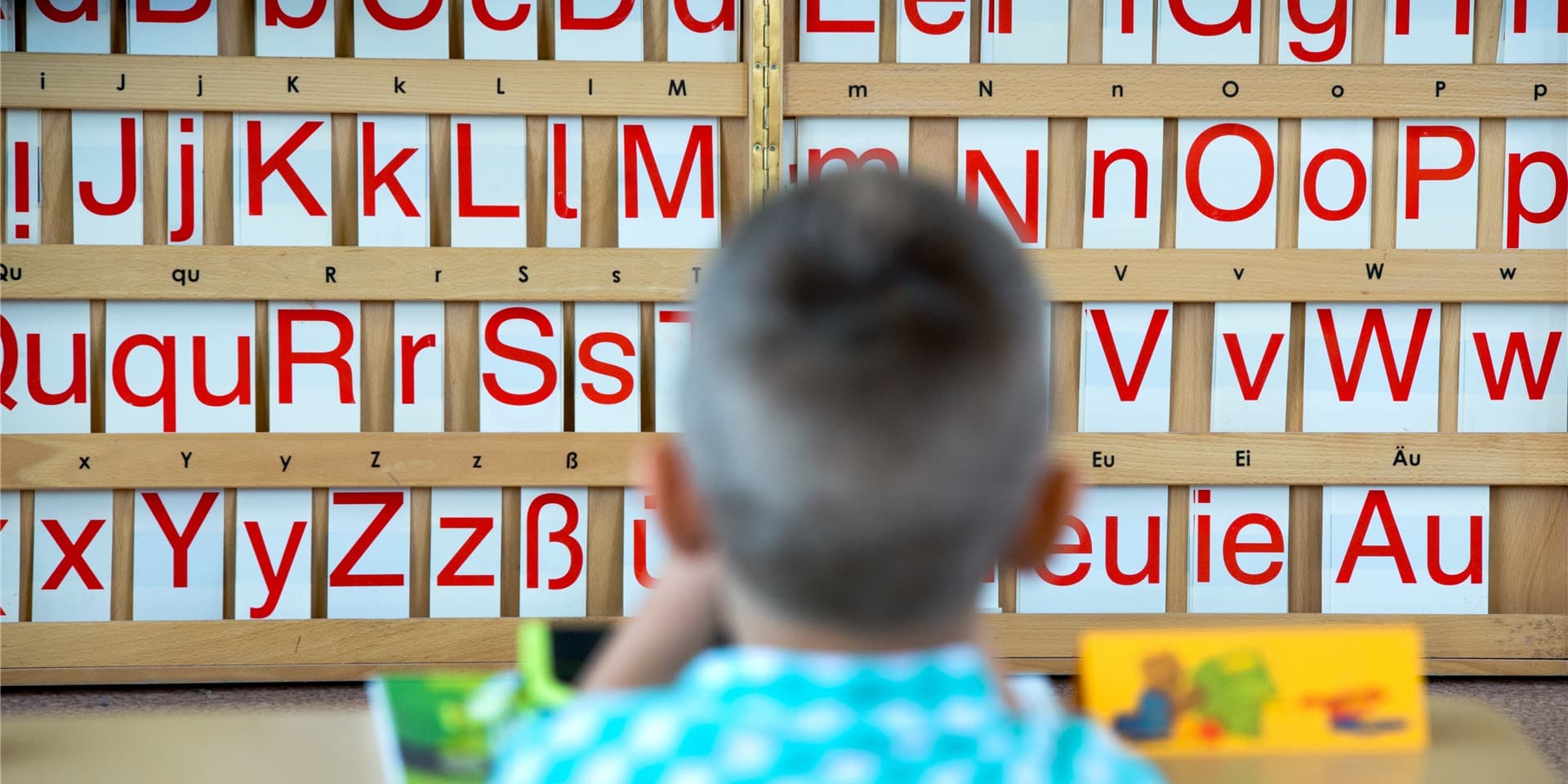„Kinder brauchen Kinder“, so der Apell einer Grundschullehrerin, die von Schulschließungen nichts hält. (Symbolbild)