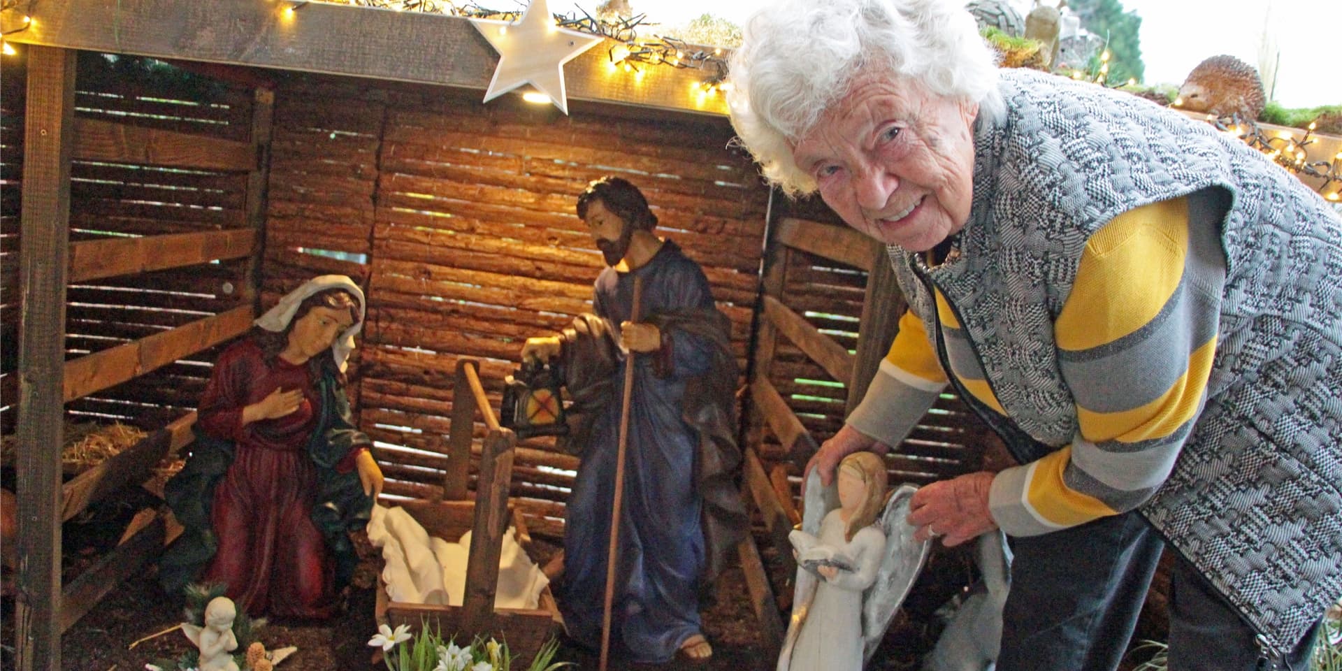 Ein Blick auf ihre Krippe, und Maria Schnatmann ist glücklich. Oder sie findet etwas, was sie umstellen kann. Das passiert häufiger.