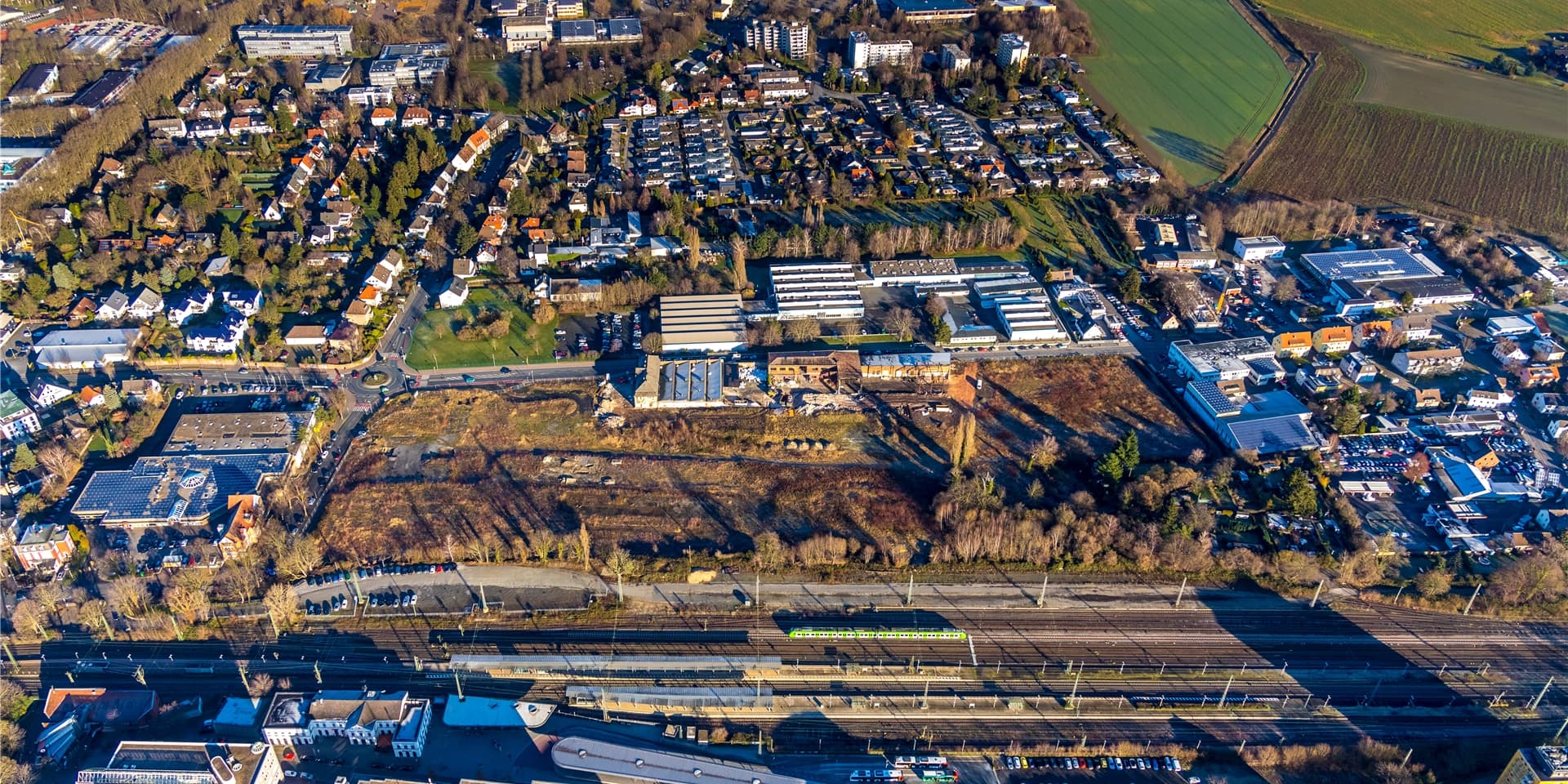 Der alte Kortelbach bekommt ein neues Bett – auch unter den Bahnschienen. Dieser Abschnitt wird bei den Bauarbeiten besonders spannend, zumal die alten Kanalrohre teilweise aus dem Anfang des 20. Jahrhunderts stammen.