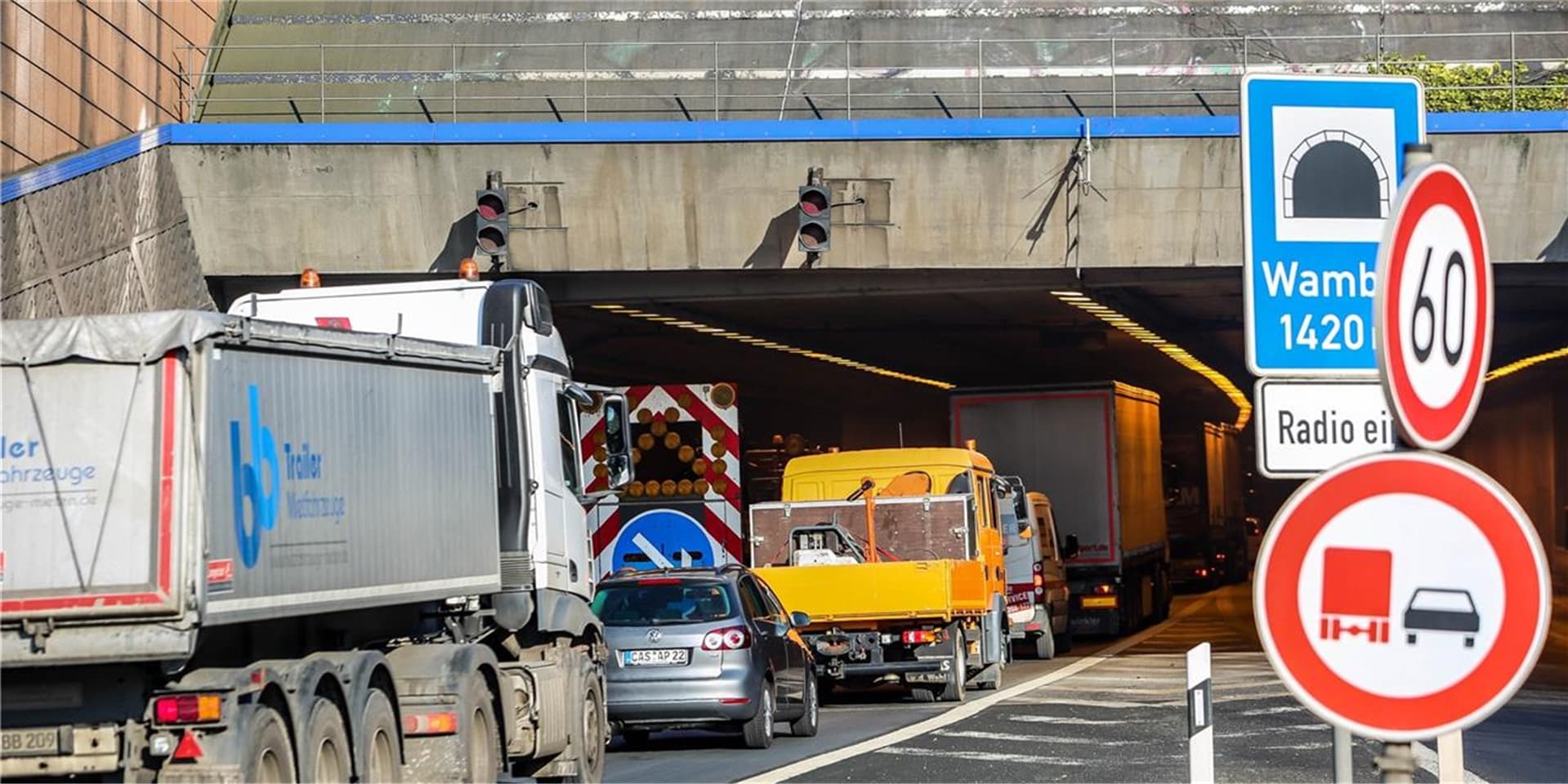 Stau im Tunnel Wambel auf der B236 in Dortmund