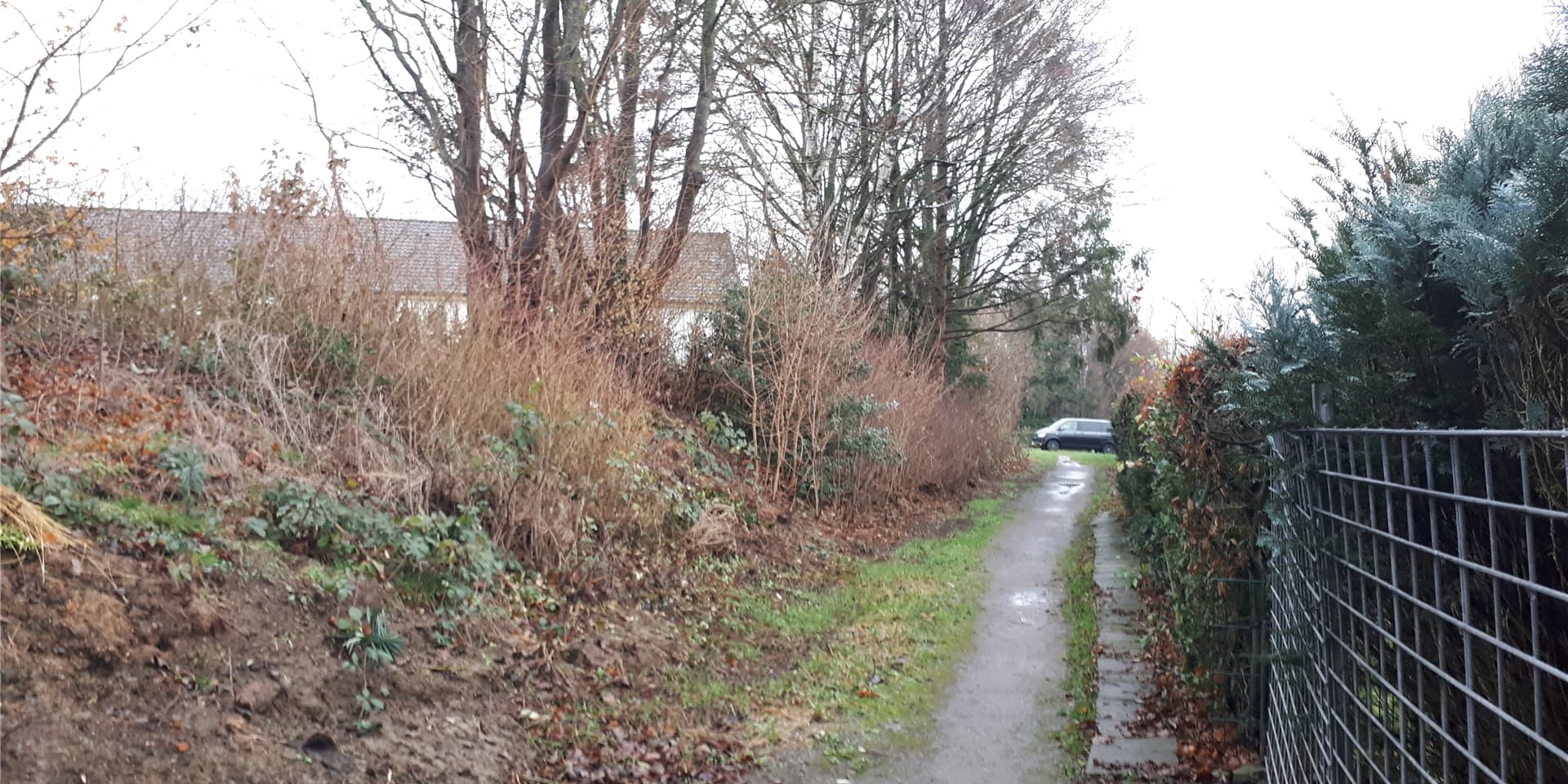 Am Tag ist der Weg zwischen Zum Haar und der Sonnenbergschule gut ausgeleuchtet, doch gerade in den dunklen Morgenstunden macht sich die fehlende Beleuchtung bemerkbar.
