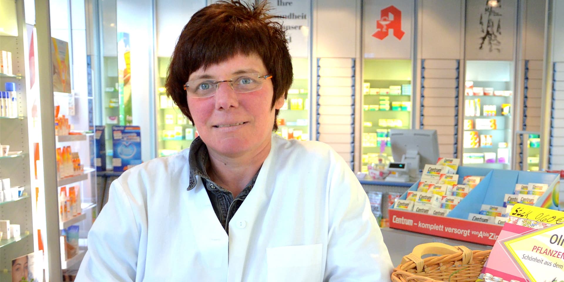 Heike Nickolay von der St.-Viktor-Apotheke bittet die Kunden, nicht direkt am 15. Dezember die kostenlosen Masken abzuholen.