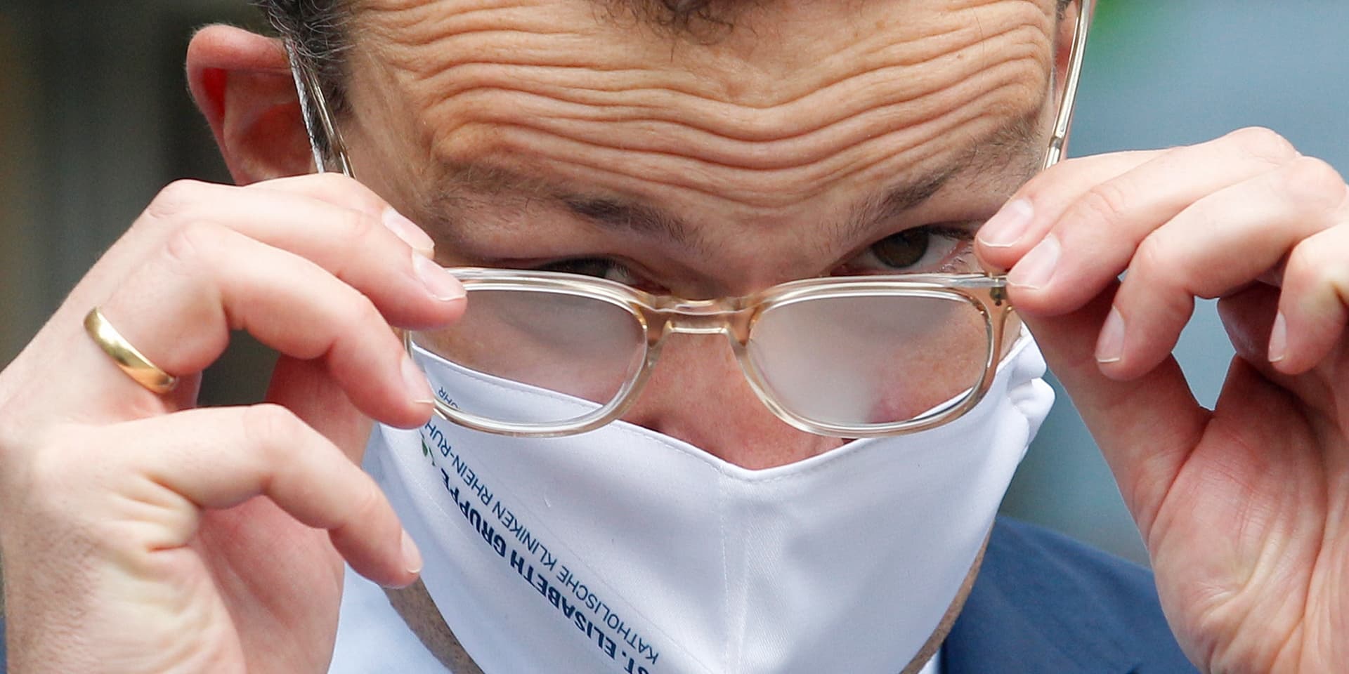 Auch Bundesgesundheitsminister Jens Spahn (CDU) hat ab und an mit beschlagener Brille zu kämpfen.