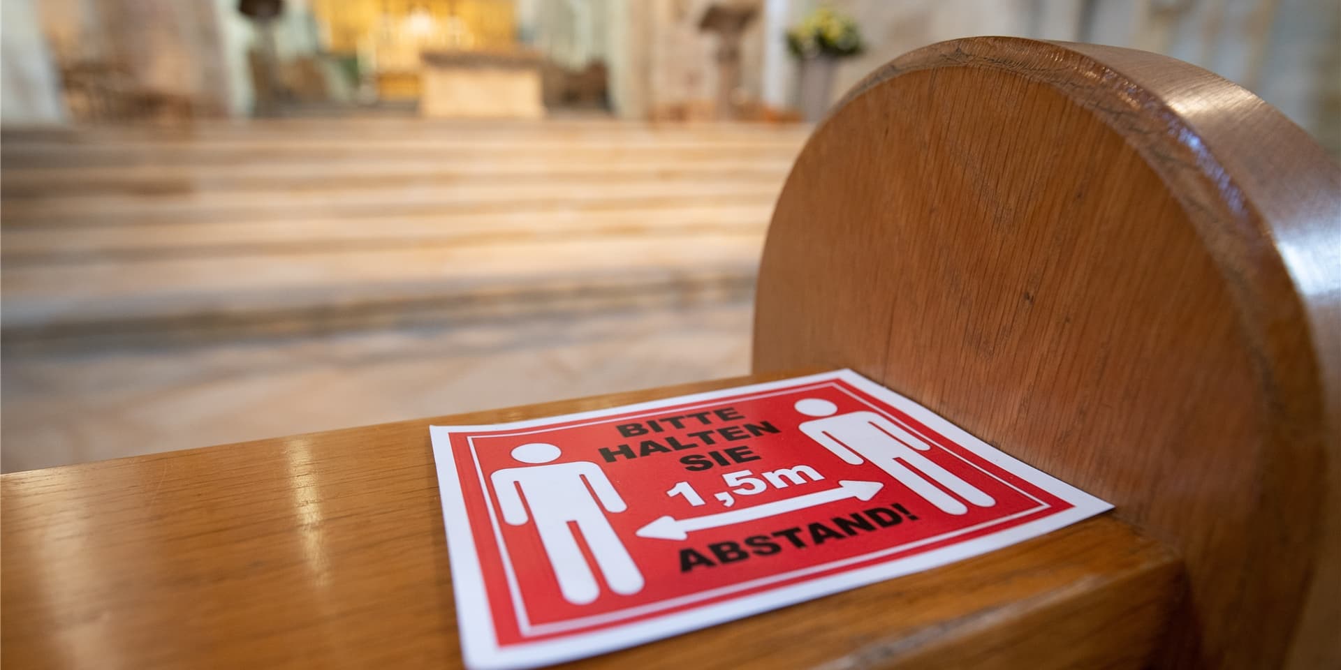 Die Kirchen sollten alle öffentlichen Gottesdienste, auch zu Weihnachten, bis auf weiteres streichen. Alles andere wäre verantwortungslos, meint unser Autor in seinem Kommentar.