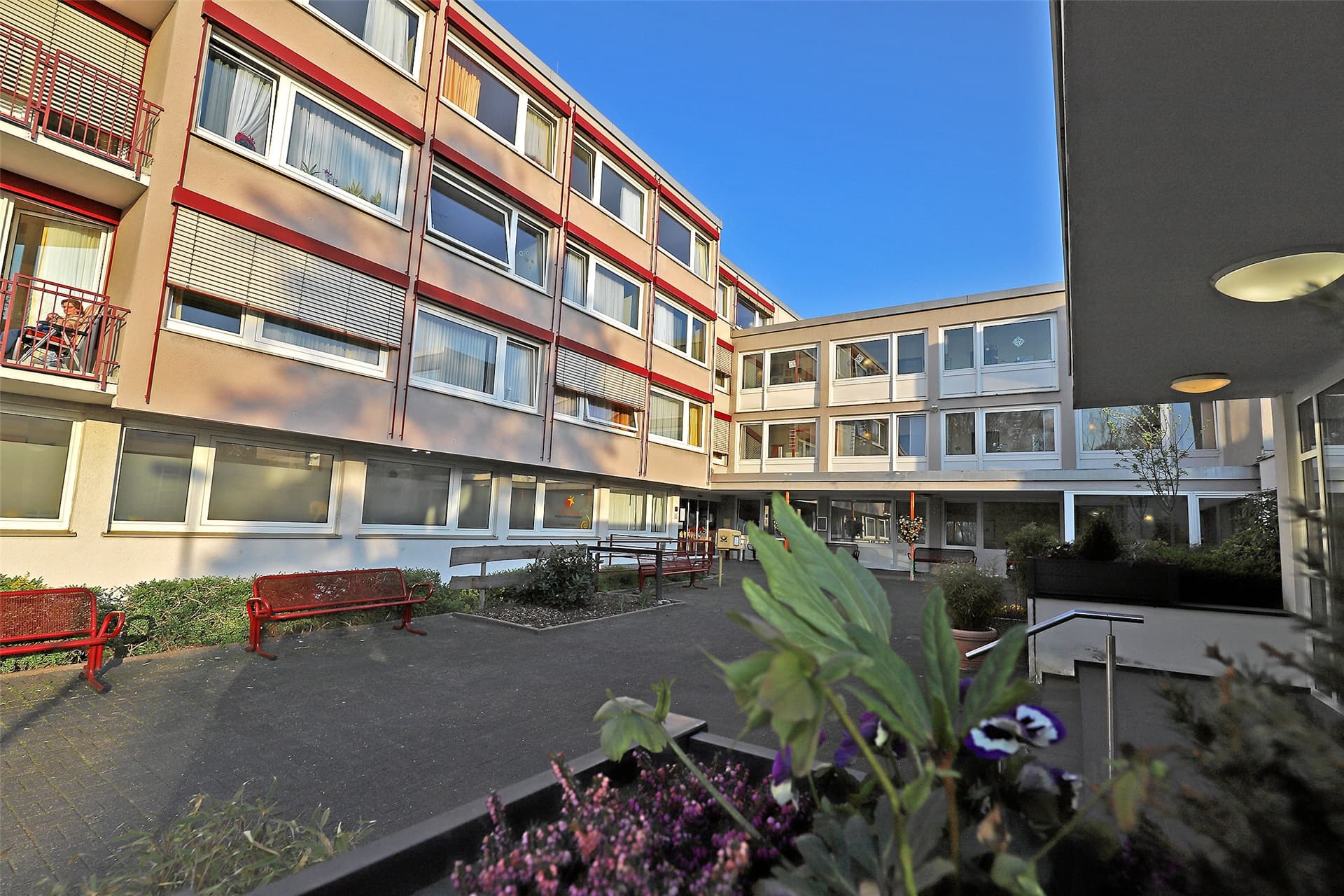 Bis zum frühen Mittwochabend sind dem Schmallenbach-Haus in Fröndenberg zwei akute Corona-Infektionsfälle vom Kreisgesundheitsamt mitgeteilt worden.