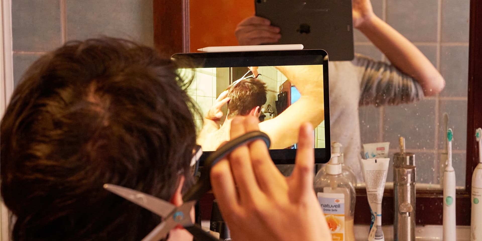 Sich selbst die Haare zu schneiden könnte aufgrund der Friseur-Schließungen im harten Lockdown für den einen oder anderen sicher wieder eine Möglichkeit sein.