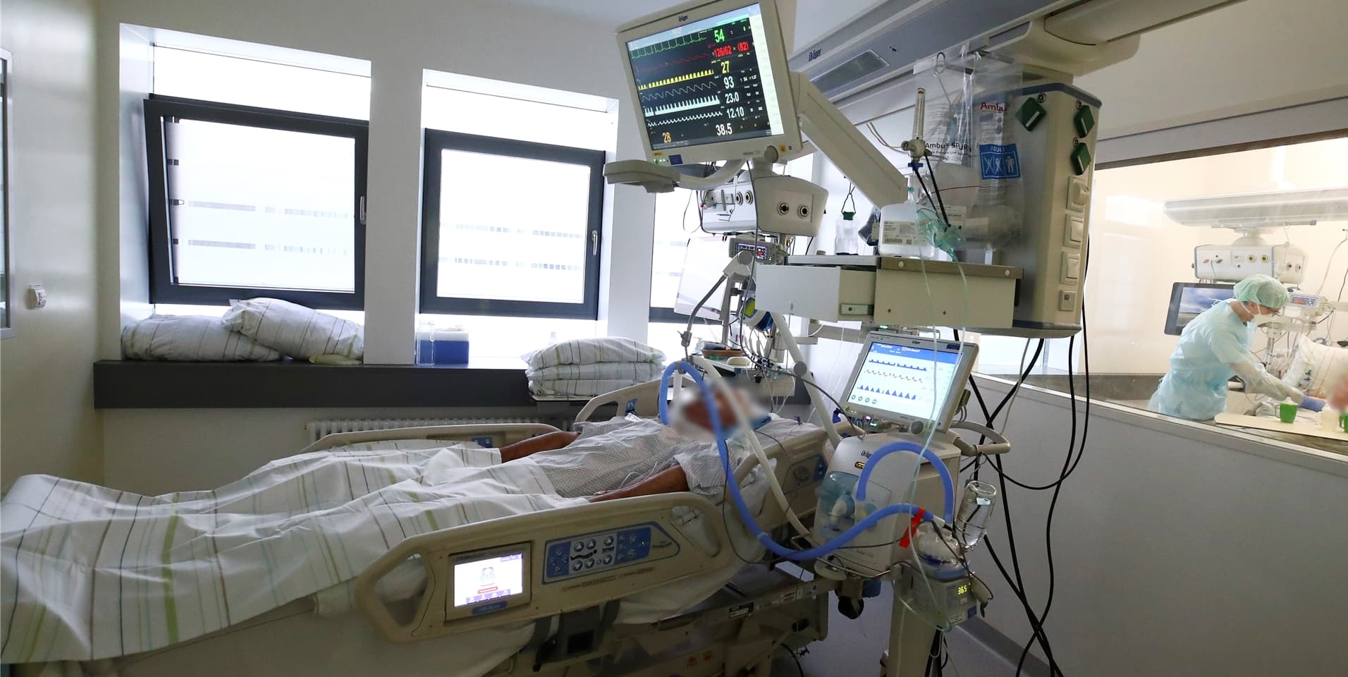 Ein an Covid-19 erkrankter Patient auf einer Intensivstation