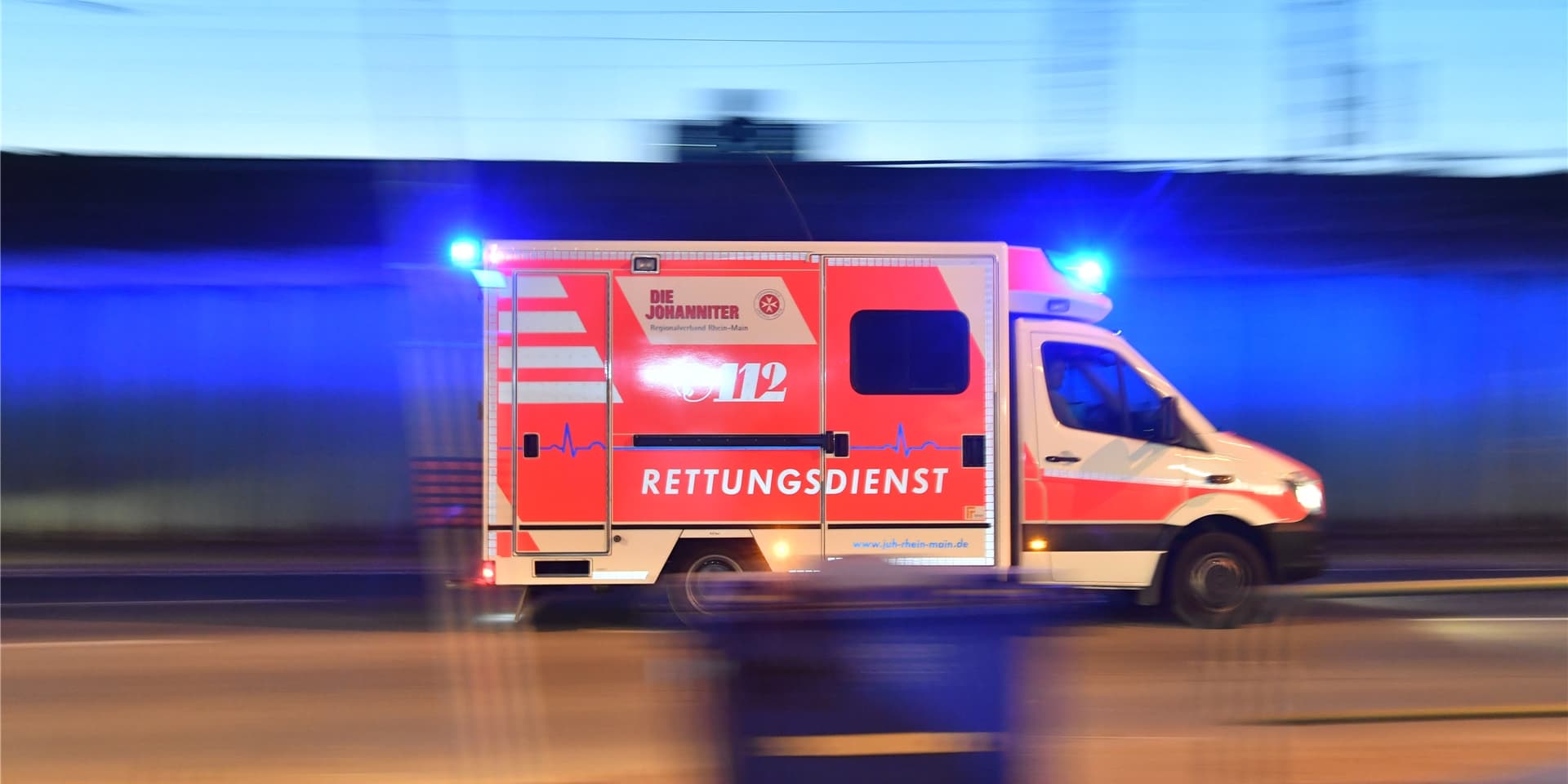 Mit dem Rettungswagen an Heiligabend ins Krankenhaus (Symbolbild): Eine Frau aus Unna verunglückte in Schwerte.