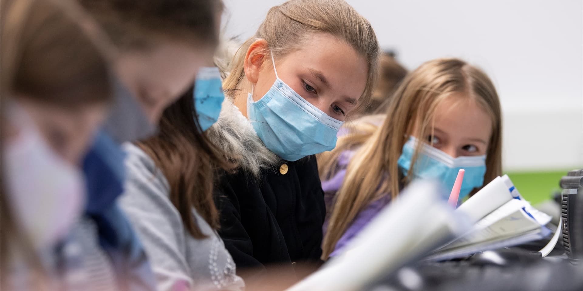 Ob und wie Unterricht an Schulen in NRW stattfindet, wird am Mittwoch entschieden.