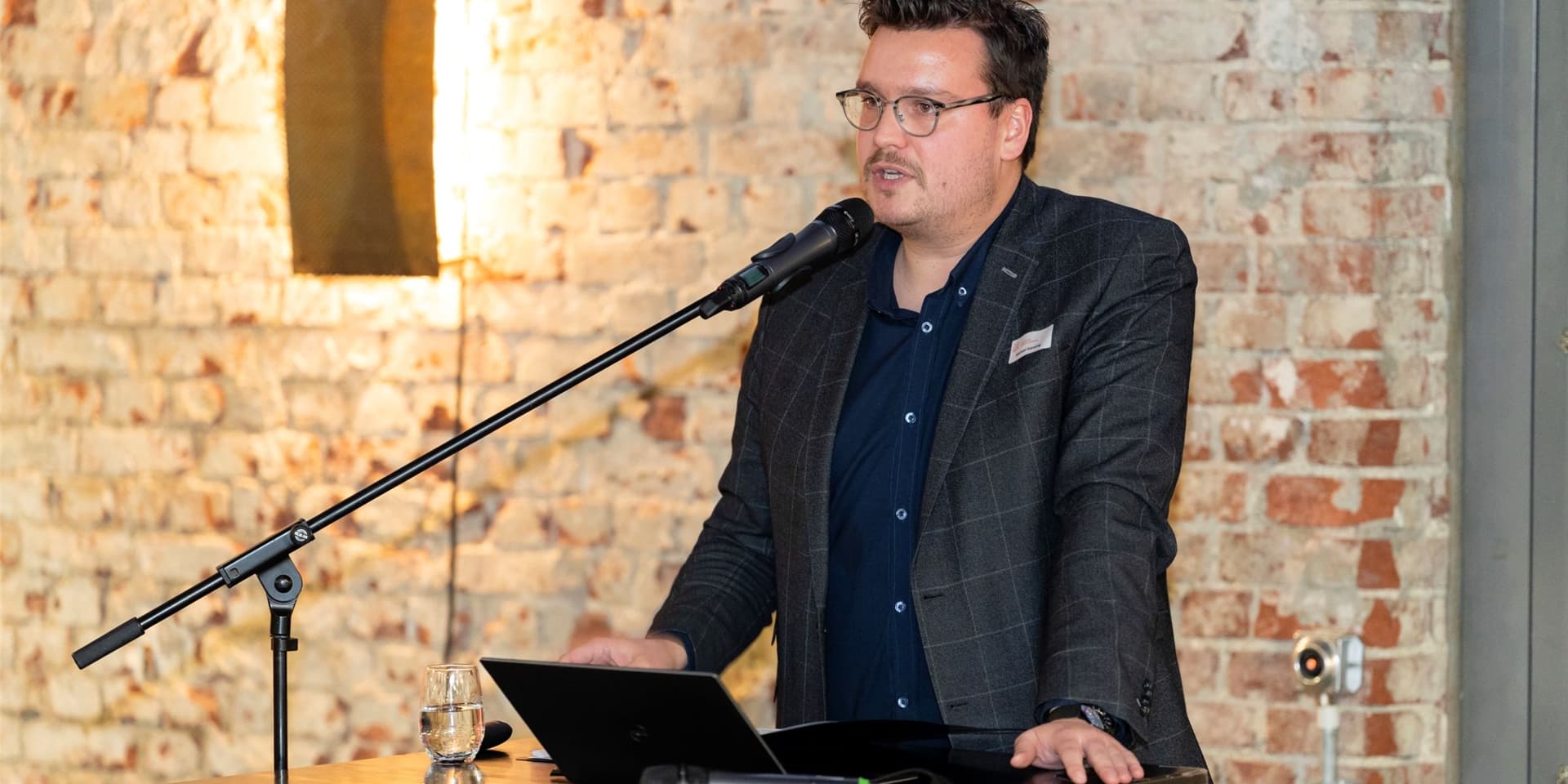 Michael Kersting, Leiter Schwerte Stadtmarketing, lädt zum zweiten Forum Zukunft Innenstadt ein, diesmal als Live-Stream.