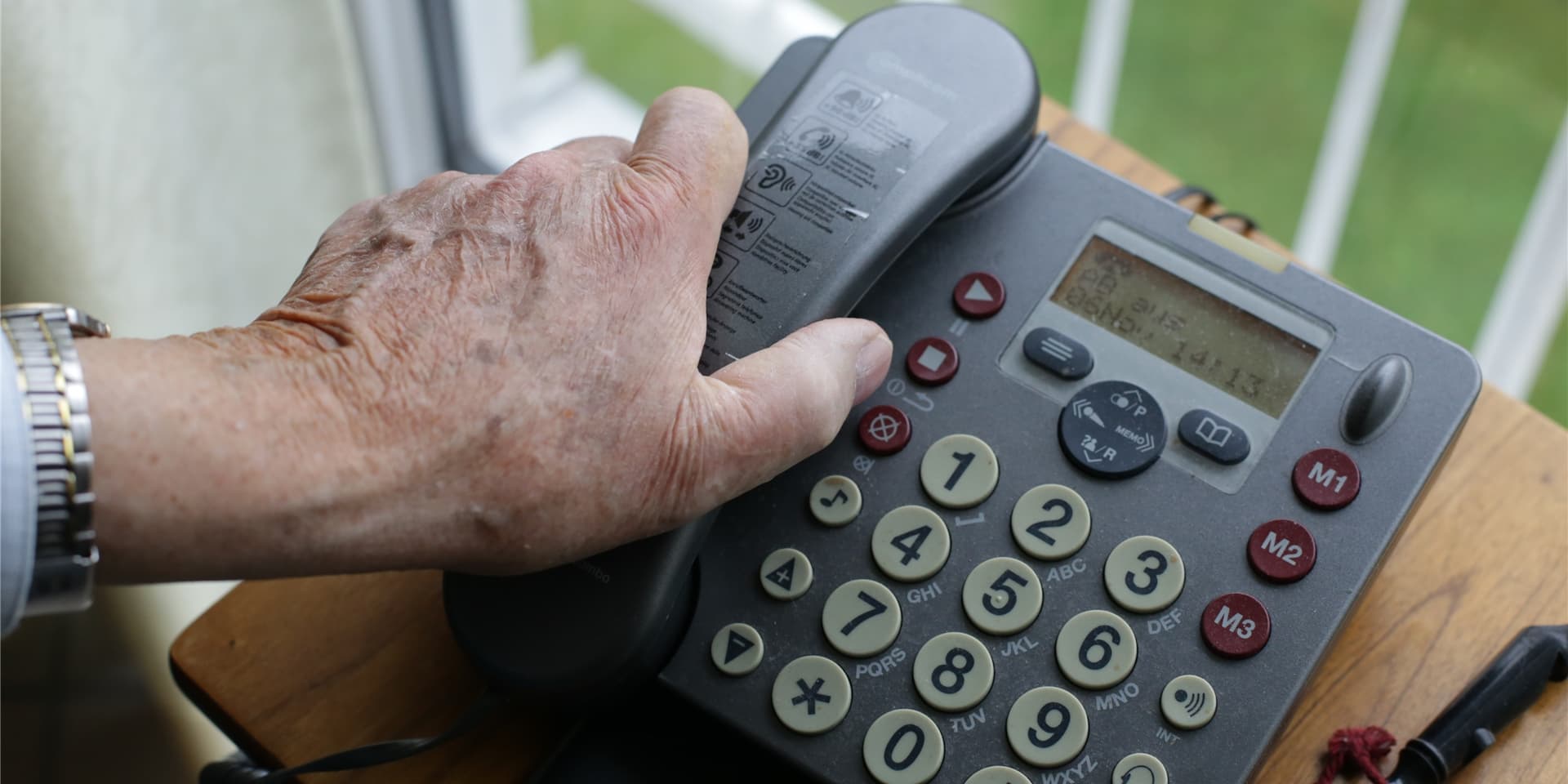 Das 81-jährige Opfer aus Kamen machte bei der Polizei eine wesentliche Aussage, die zu einer schärferen Anklage gegen eine mutmaßliche Trickbetrügerin führte.