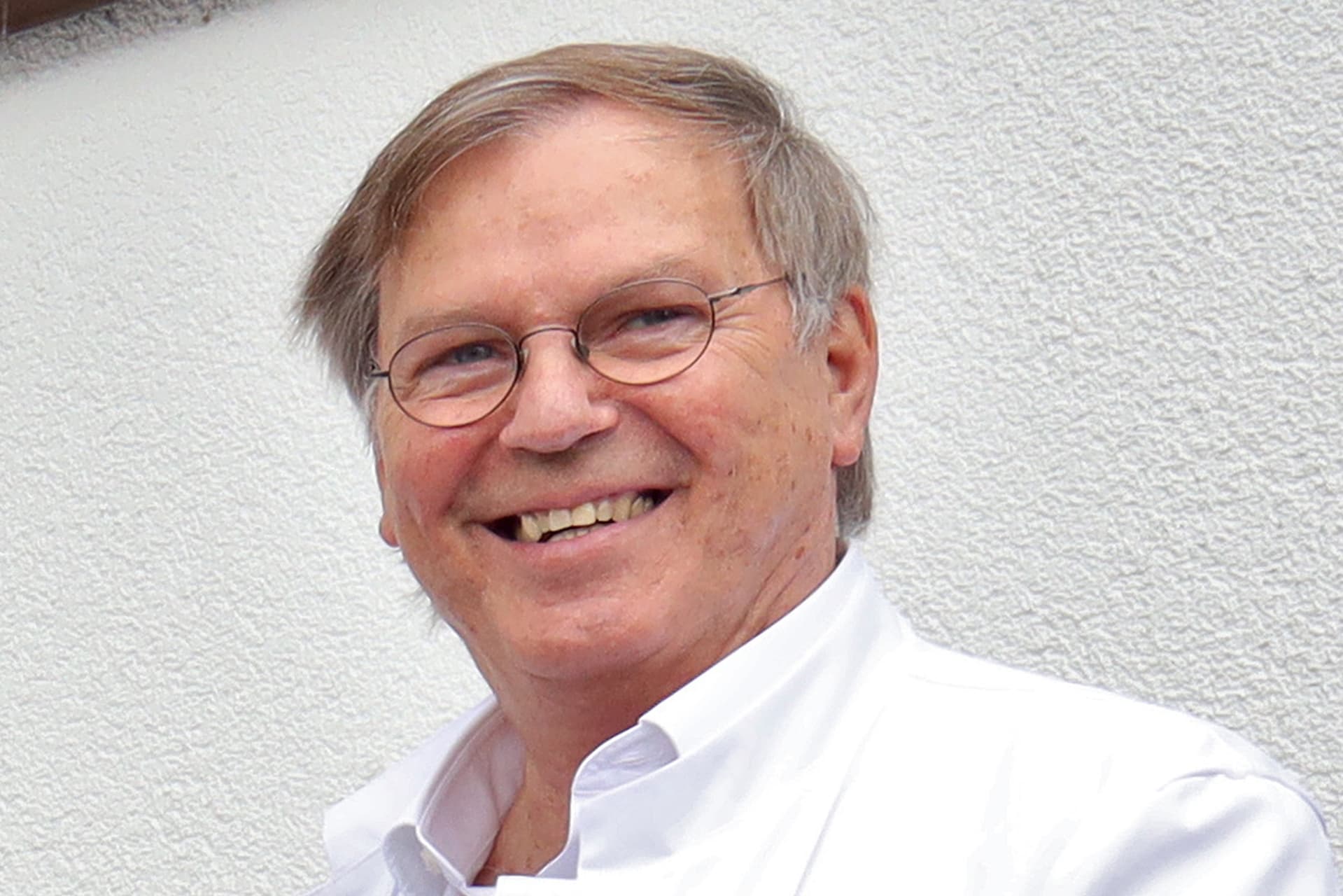 Dr. Caroline Lohmann, Internistin und Kardiologin, arbeitet jetzt in der Praxis von Dr. Huth in der neuen Mitte in Ardey. Dazu gratulierten nun nicht nur Praxis-Kollege Dr. Thomas Huth, sondern auch Matthias Fischer, Geschäftsführer, sowie Alexander Krawczyk, Prokurist der