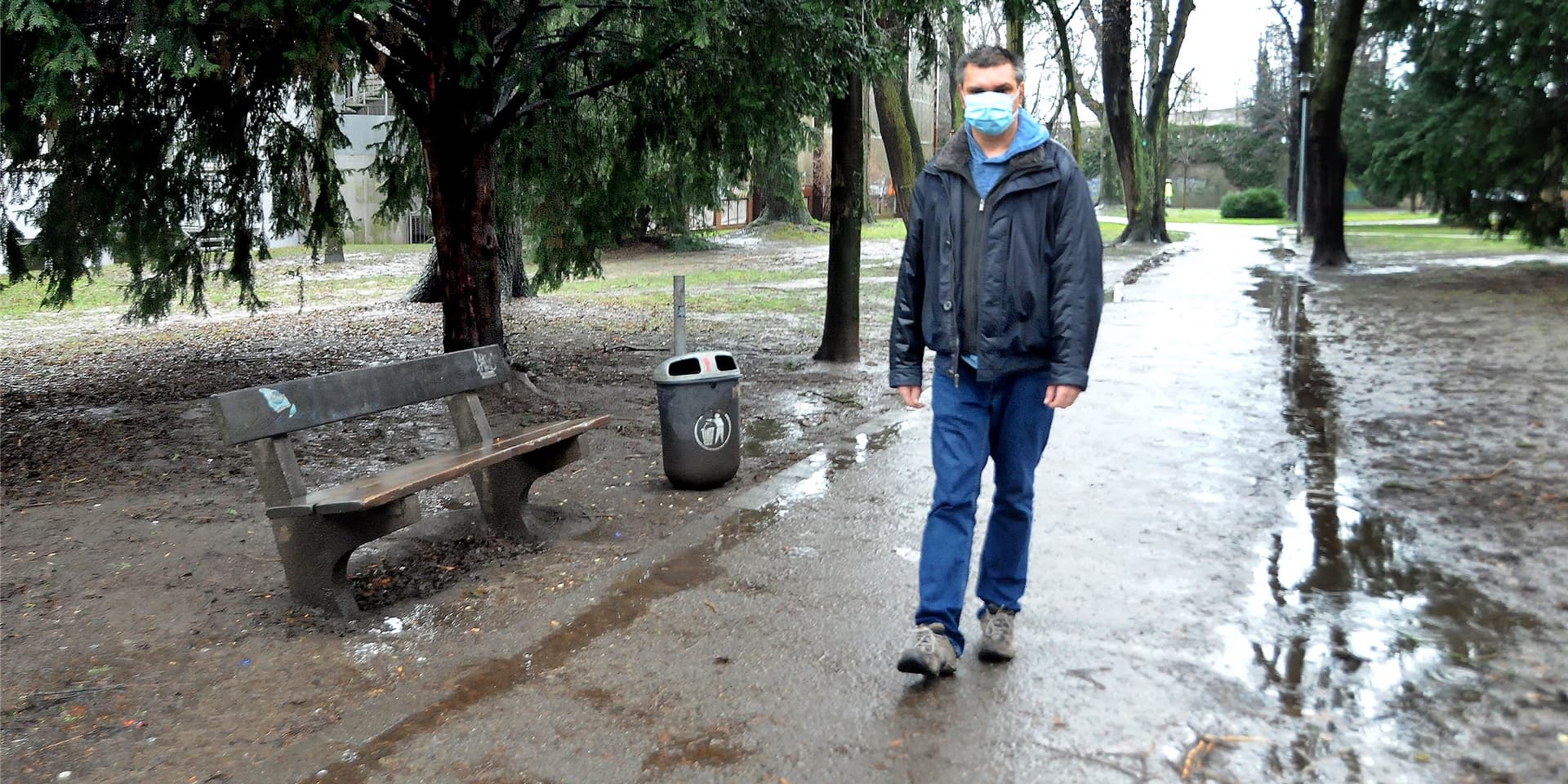 An dieser Stelle im einsamen Stadtpark soll einer der drei Täter den Hunderetter Udo Blumenthal beim Spaziergang plötzlich von hinten gepackt haben.