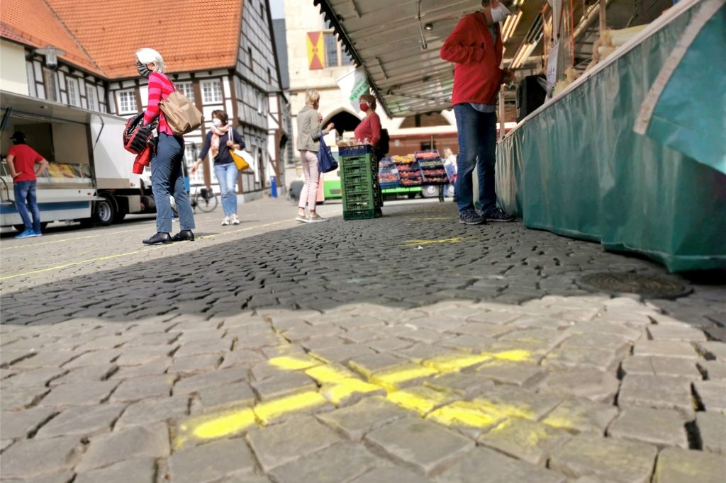title attribut Welche Markthändler auf dem Wochenmarkt in Werne erlaubt sind, wurde seit Mitte Dezember dreimal geändert. Seit Montag sind einige Händler wieder verboten. Nun ist klar, warum es ein Regel-Chaos rund um die Coronaschutzverordnung gibt.