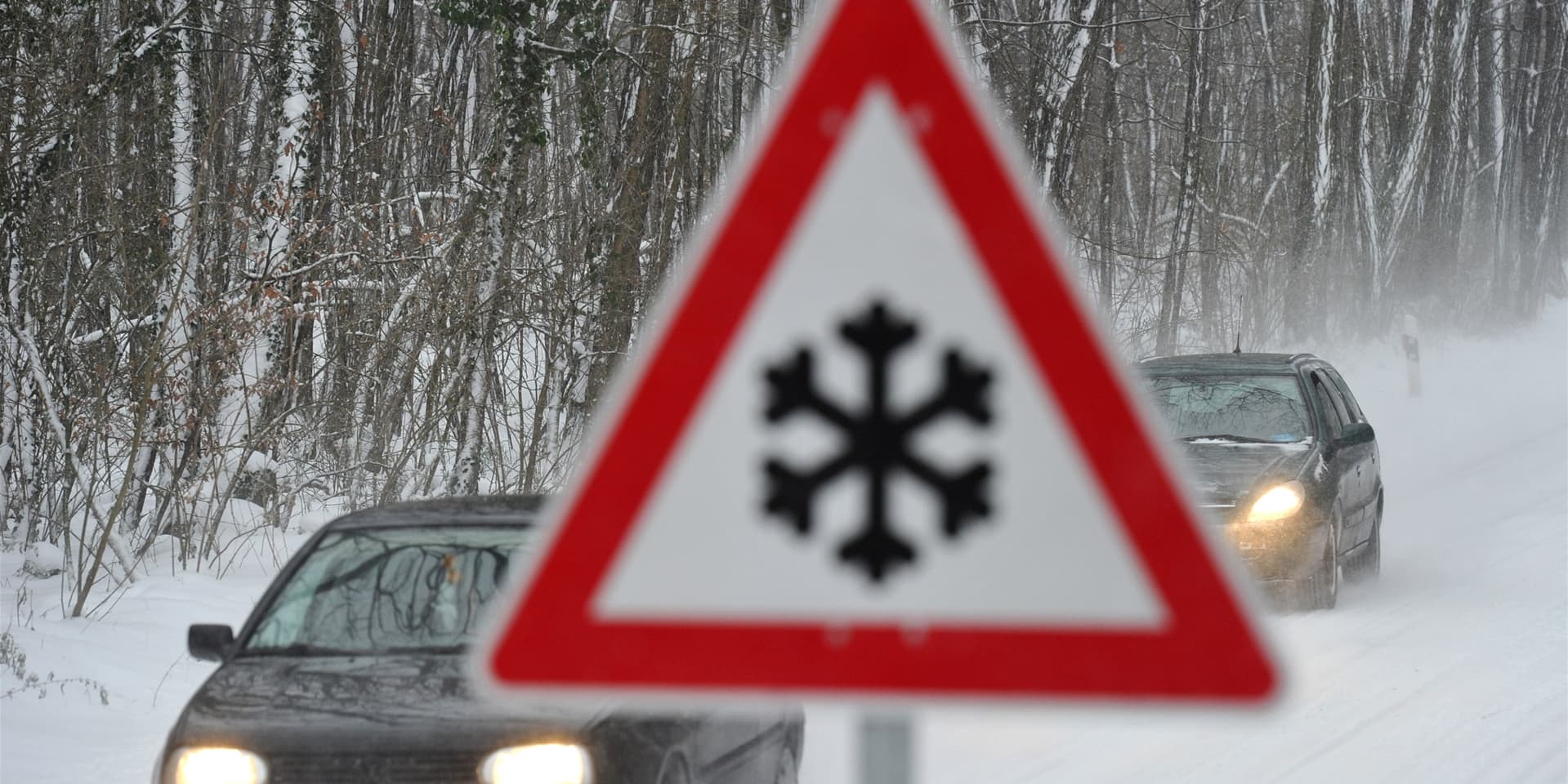 Im Winter müssen sich Autofahrer auf besondere Verkehrssituationen einstellen. (Symbolbild)