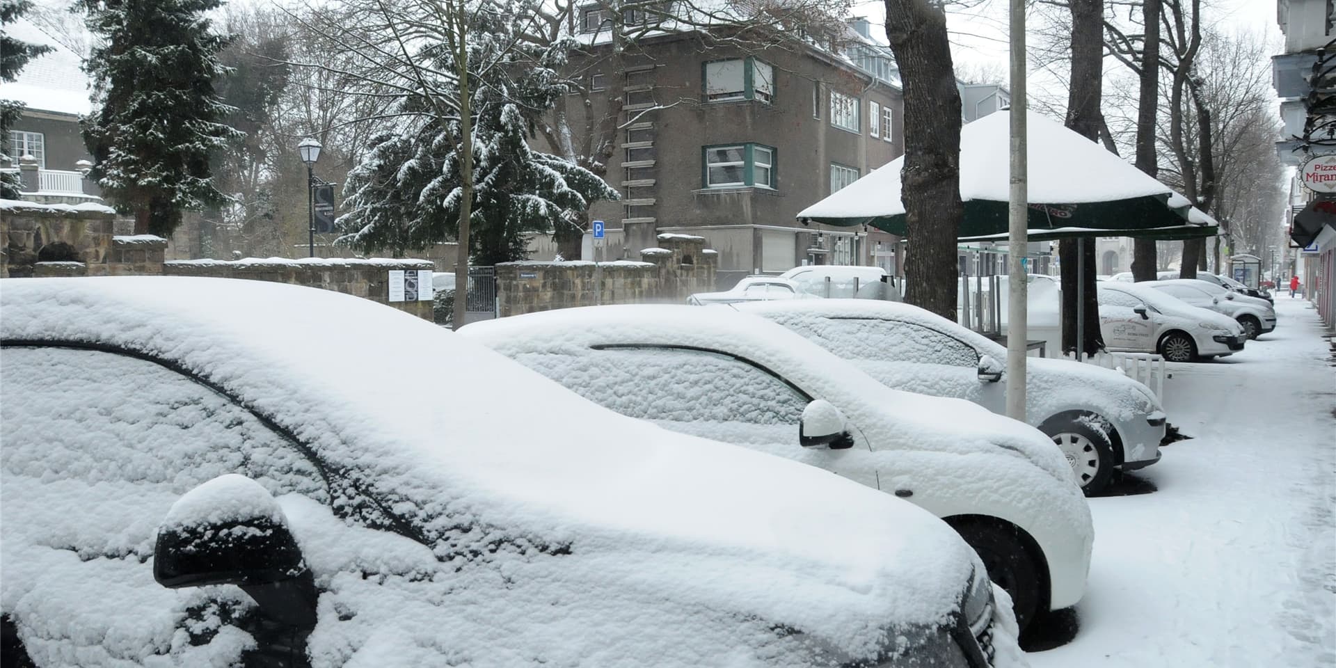 Manchmal war es angesichts der winterlichen Straßenverhältnisse besser, sein Auto stehen zu lassen.