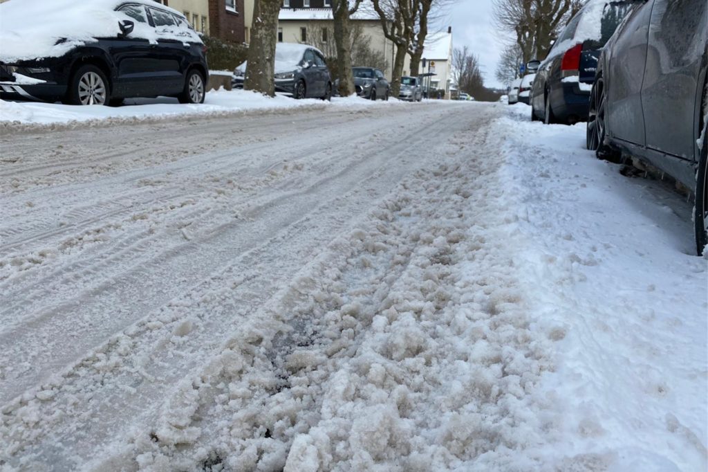 title attribut Nicht alle Straßen wurden geräumt.