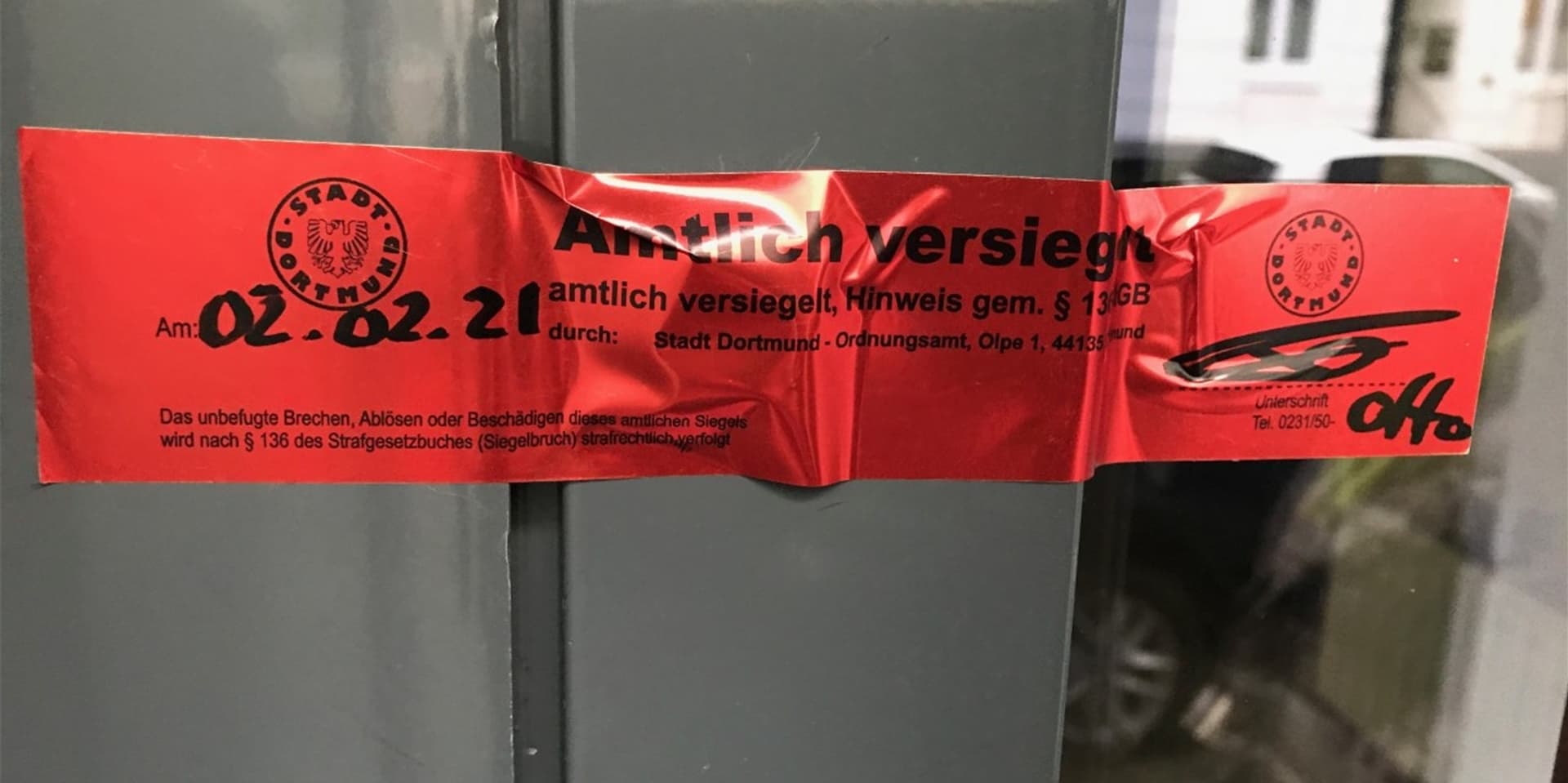 Der Friseursalon Kopfarbeit an der Chemnitzer Straße war eine Woche lang versiegelt.