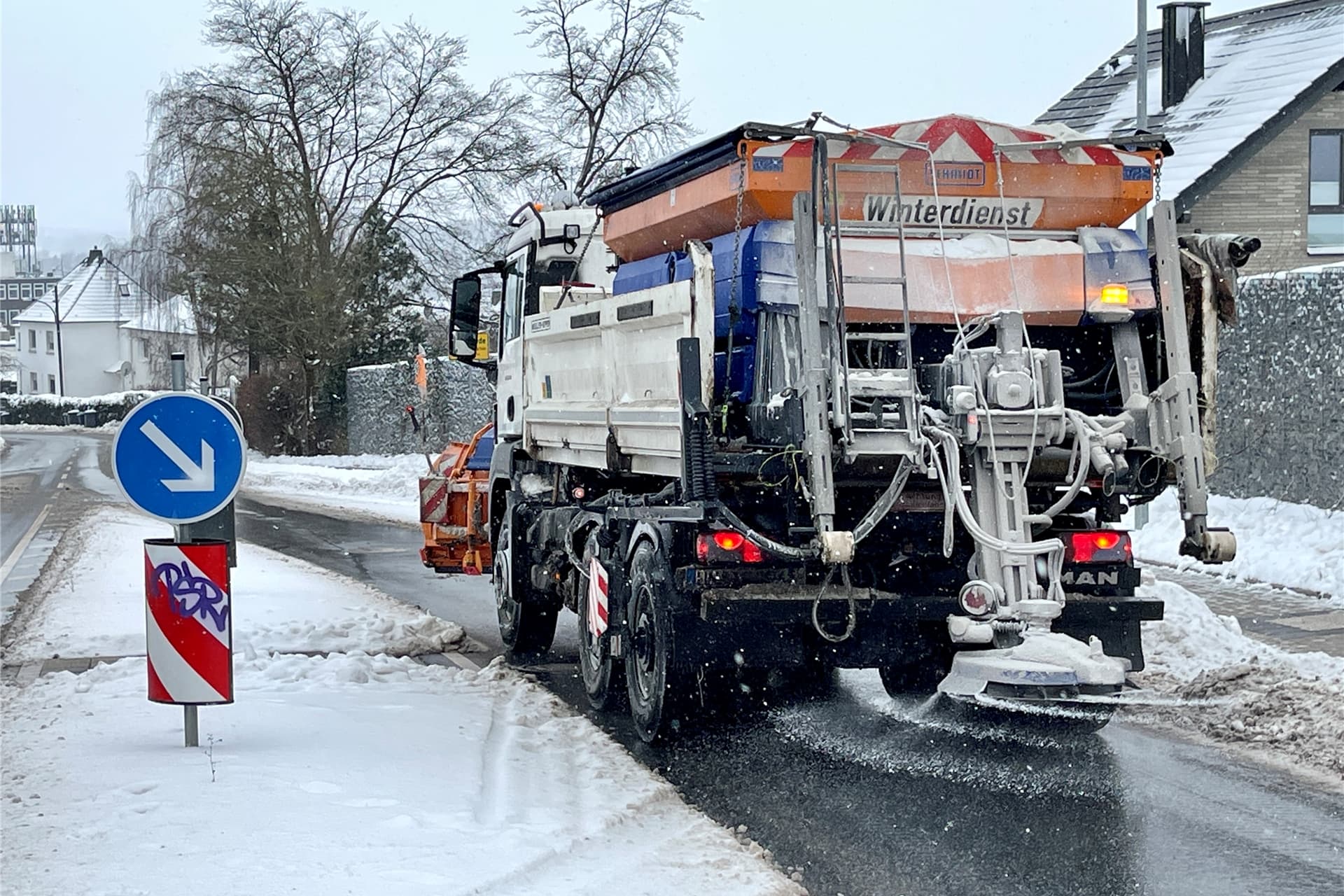 Kaum fällt der Schnee, ist der Winterdienst da.