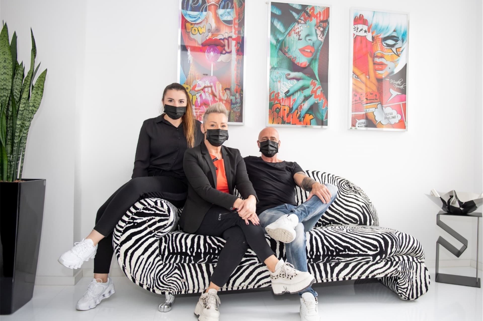 Catharina (v.l.), Nicole und Alexander Handtke bieten an der Wißstraße verschiedene Kosmetik-Leistungen an.