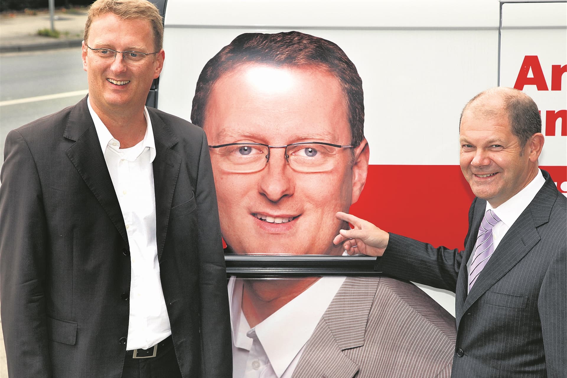 Oliver Kaczmarek aus dem Kreis Unna steht neben Olaf Scholz