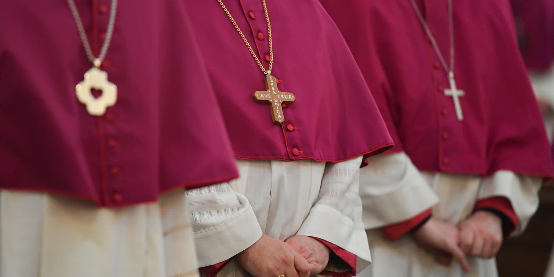 Kardinal Rainer Woelki hat mit der Geheimhaltung des Missbrauchsgutachtens die katholische Kirche in eine gefährliche Krise manövriert.