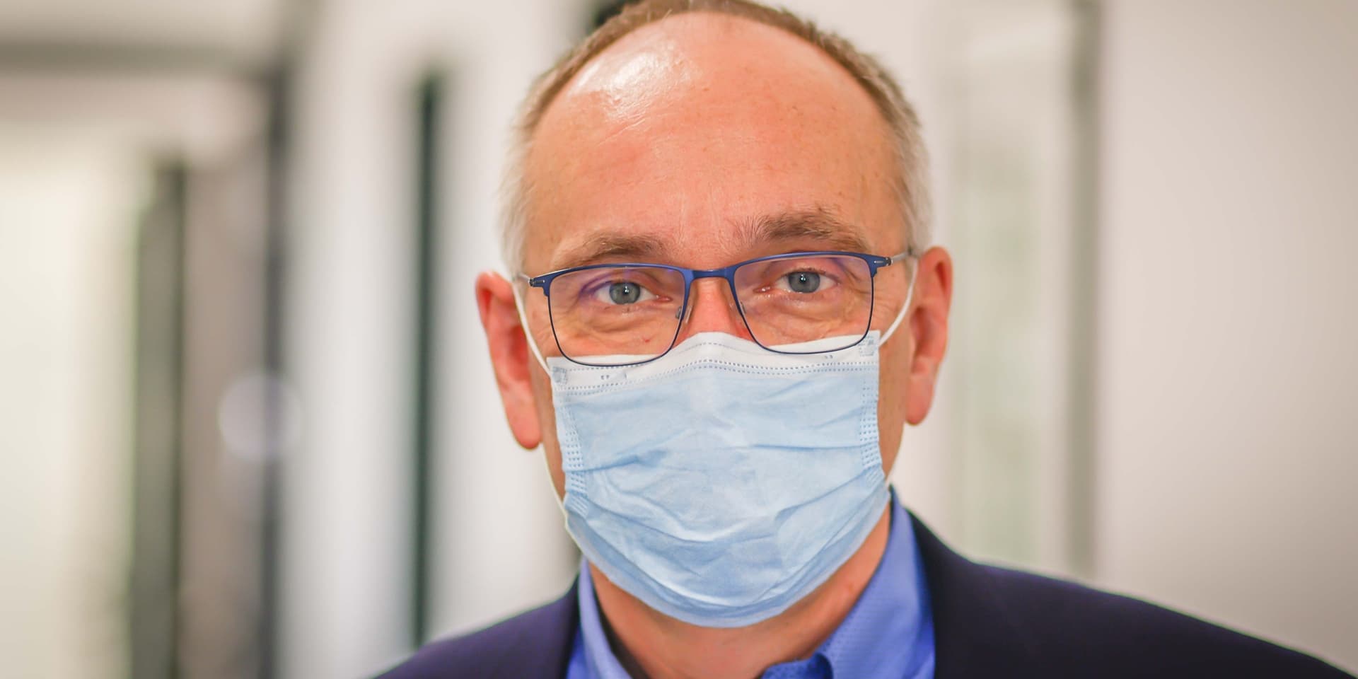 Dr. Frank Renken, Leiter des Gesundheitsamtes: „Fehler beim Maske-tragen sind bei der britischen Virusvariante durchschlagskräftiger als bei den normalen Wild-Virusvarianten, die wir bislang kennen.“