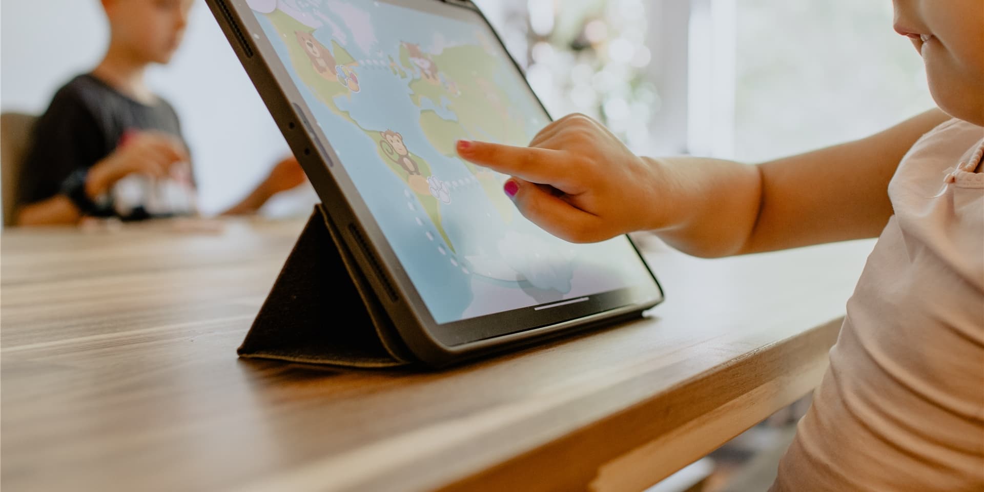 Lehrer, Eltern und Schüler beklagen gleichermaßen die schleppenden Fortschritte bei der Digitalisierung der Schulen. Dabei stehen beim Land Mittel in dreistelliger Millionenhöhe für die Schulen bereit, für die aber bisher kein Interesse angemeldet wurde.