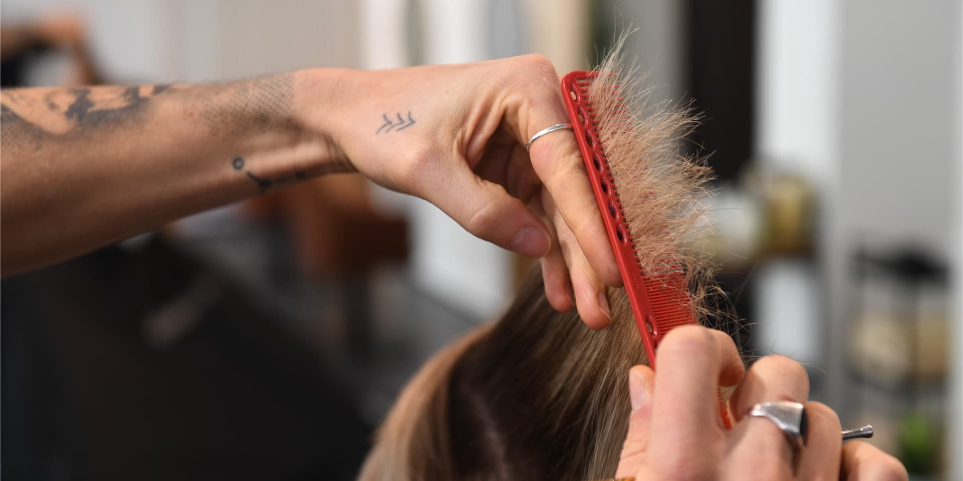 Längere Öffnungszeiten, keine Preiserhöhungen: Ab dem 1. März dürfen Friseursalons in Deutschland wieder öffnen.