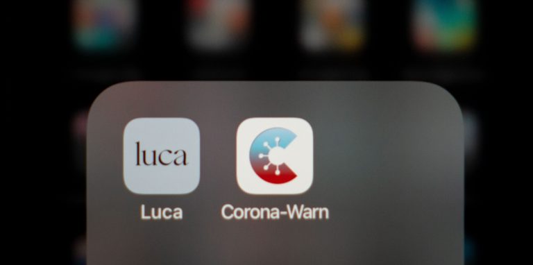 Neben der Corona-Warn-App verspricht eine weitere Anwendung fürs Smartphone Abhilfe für das Nachvollziehen möglicher Infektionsketten in Zeiten der Krise: Die Luca-App. (Symbolbild)