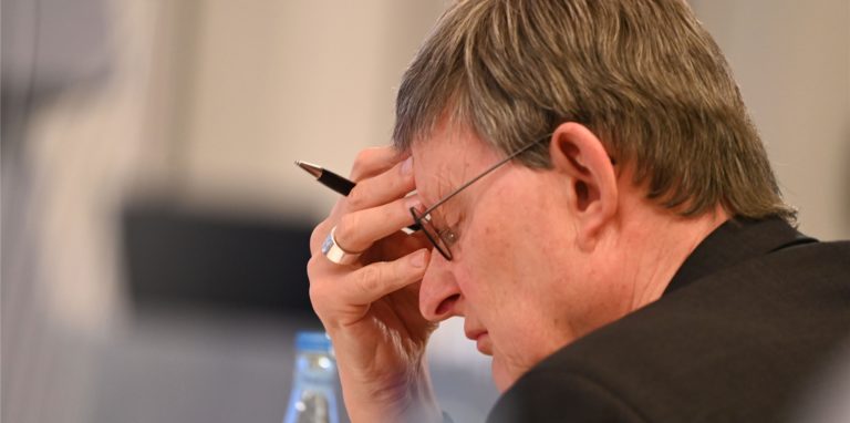 Kardinal Rainer Maria Woelki, Erzbischof von Köln, nimmt an einer Pressekonferenz zur Vorstellung eines Gutachtens zum Umgang des Erzbistums Köln mit sexuellem Missbrauch teil.