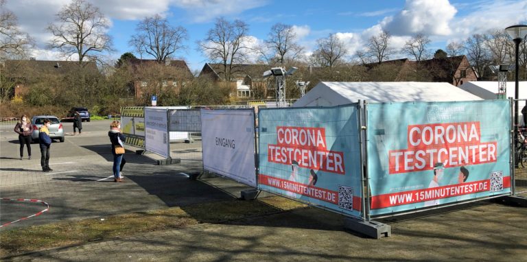 Das Corona-Schnelltestzentrum auf dem Parkplatz Am Hagen in Werne ist seit dem 17. März geöffnet. Erste positive Tests wurden hier nachgewiesen. Zudem gab es Irritationen über die Anzahl an kostenlosen Tests pro Woche.