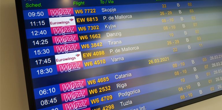 Zwei Flüge gingen am Donnerstag nach Palma de Mallorca. Fotos von Urlaubern am Check-In erlaubte der Dortmunder Flughafen aber nicht.