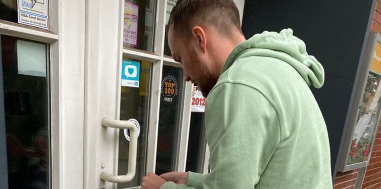Kevin Großkreutz schließt auf. Bald eröffnet der Ex-BVB-Profi eine zweite Kneipe: im ehemaligen „Kumpel Erich“ / „Bar Rock“ an der Lindemannstraße/Kreuzstraße.