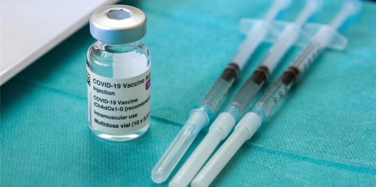 Bund und Länder waren am Dienstagabend der Empfehlung der Ständigen Impfkommission (Stiko) gefolgt, das Präparat von Astrazeneca in der Regel nur noch für Menschen ab 60 Jahren einzusetzen.