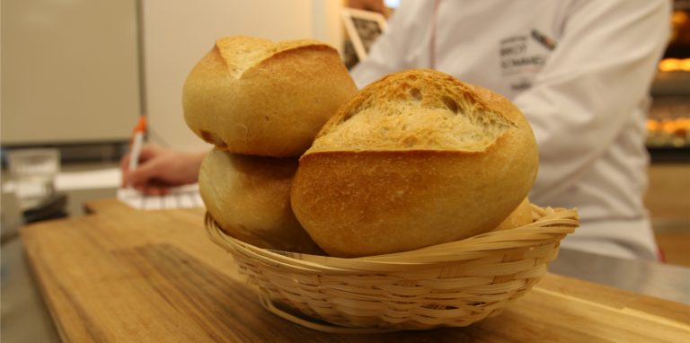 Auch über Ostern gibt es frische Brötchen in Bergkamen. Ostermontag allerdings wird der Brötchenkauf schwieriger.