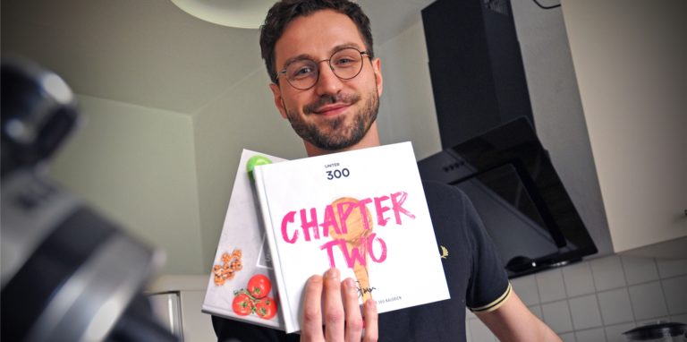 Der Dortmunder Grafiker Simon Schuberth (32) hat sich eine große Anhängerschaft auf Instagram erkocht. Die besten seiner Rezepte hat er in zwei Büchern gesammelt.