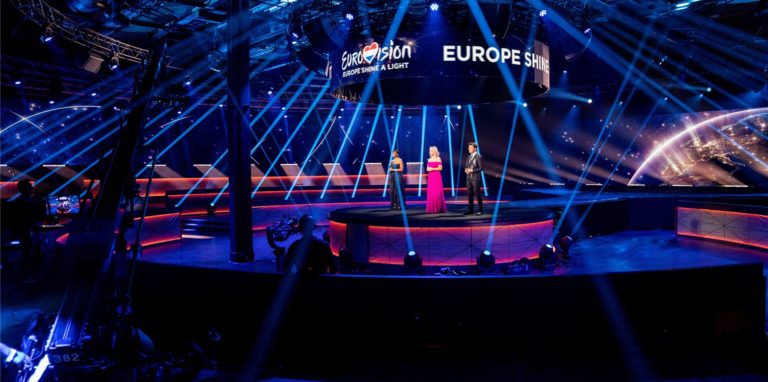 Im vergangenen Jahr wurde der ESC coronabedingt abgesagt. In diesem Jahr soll getestet werden, ob die Show sicher mit Publikum stattfinden kann.