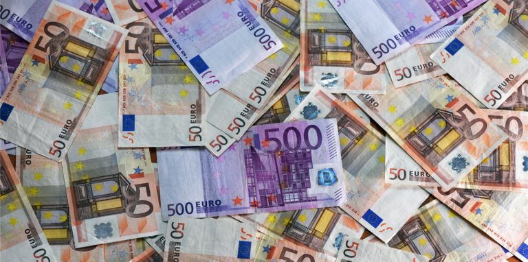 Nach Zahlen der Bundesbank sind die Bankeinlagen der privaten Haushalte von Januar 2020 bis Januar 2021 um 182 Milliarden auf 1,73 Billionen Euro gestiegen.