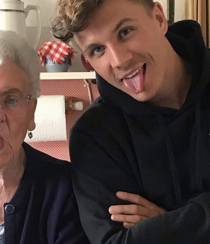 Alterer er sucht junge sie