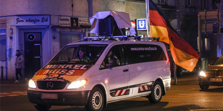 Unter den Querdenkern, die seit Wochen Autokorsos in Dortmund veranstalten, wurde eine falsche Polizei-Pressemeldung verbreitet.