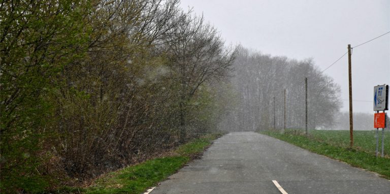 Starke Schneefälle behinderten die Autofahrer in Selm, Olfen und Nordkirchen.