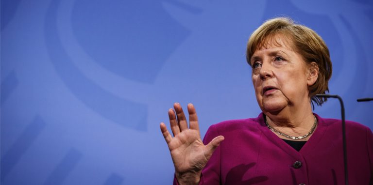 Bundeskanzlerin Angela Merkel (CDU) soll eine Änderung des Infektionsschutzgesetzes anstreben, um die Corona-Maßnahmen bundesweit zu vereinheitlichen.