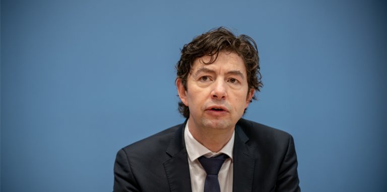 Christian Drosten, Direktor Institut für Virologie der Charité Berlin nimmt an einer Pressekonferenz zur aktuellen Lage um die Corona Pandemie teil.